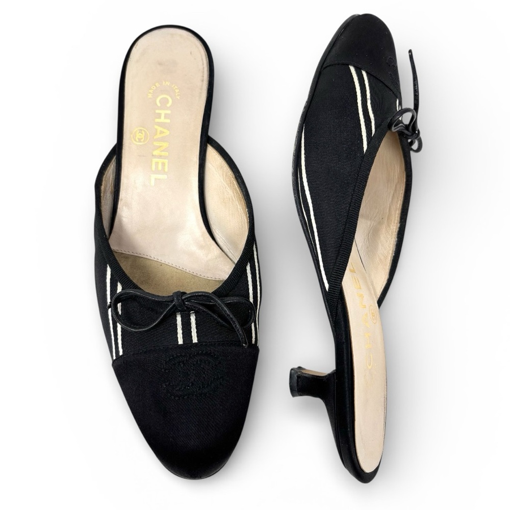 Chanel CC Cap Toe Bow Mules Black Canvas Kitten Heel Size 37.5 Y2K Vintage Satin